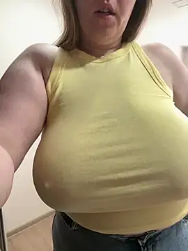 Snapshot of Your_Hot_Sister01 chatting on March 23, 6:47 am Your Hot Sister01 online show from March 23, 6:47 am