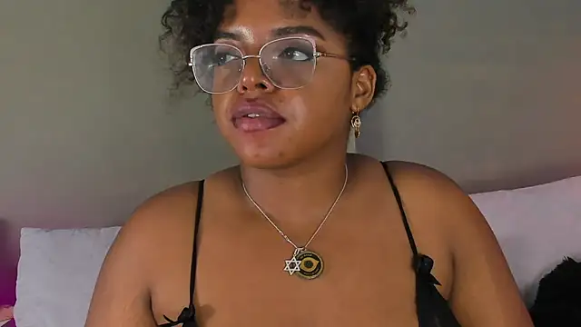 conielaurenth online show from December 5, 12:19 am