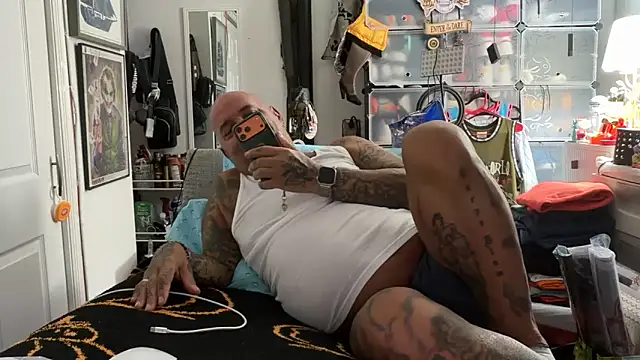 joeytatts66 online show from November 4, 4:55 am