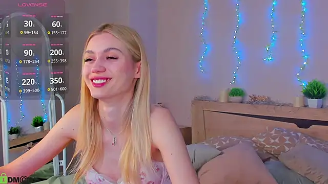Snapshot of Cherry_Price chatting on May 18, 11:32 pm Cherry Price online show from May 18, 11:32 pm