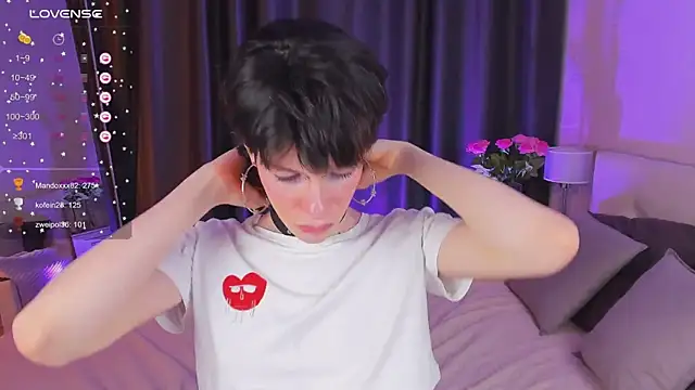 Snapshot of Kolette_Gray chatting on March 2, 2:32 pm Kolette Gray online show from March 2, 2:32 pm