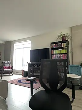 Snapshot of aarosteev2 chatting on March 21, 2:07 pm aarosteev2 online show from March 21, 2:07 pm