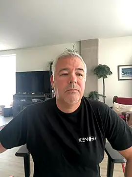 Snapshot of aarosteev2 chatting on October 6, 3:53 pm aarosteev2 online show from October 6, 3:53 pm