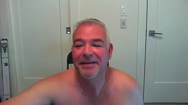 Snapshot of aarosteev2 chatting on October 18, 11:27 pm aarosteev2 online show from October 18, 11:27 pm