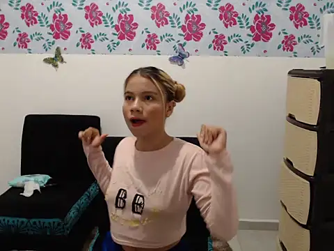 Snapshot of Naomi991 chatting on January 3, 8:11 pm Naomi991 online show from January 3, 8:11 pm