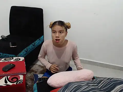 Snapshot of Naomi991 chatting on February 7, 3:52 pm Naomi991 online show from February 7, 3:52 pm