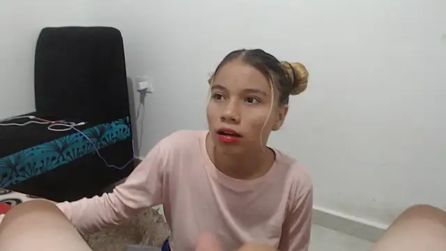 Snapshot of Naomi991 chatting on March 13, 8:32 pm Naomi991 online show from March 13, 8:32 pm