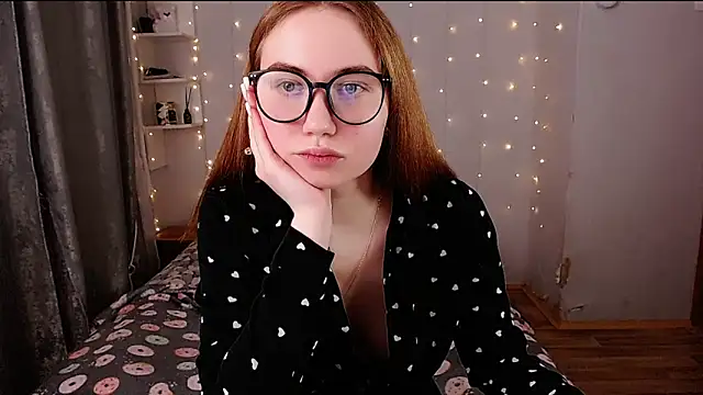 Snapshot of Miya_Mark chatting on December 4, 6:06 pm Miya Mark online show from December 4, 6:06 pm