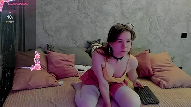 Snapshot of Hibisceae chatting on November 28, 6:32 pm Hibisceae online show from November 28, 6:32 pm