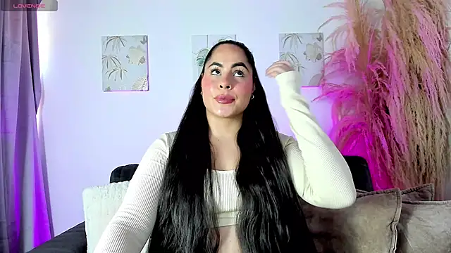 Snapshot of lenna_h3aven chatting on February 4, 6:38 pm lenna h3aven online show from February 4, 6:38 pm