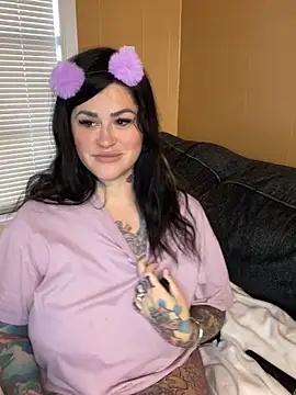 Snapshot of TexasTattooedHouseWife chatting on February 20, 3:52 pm TexasTattooedHouseWife online show from February 20, 3:52 pm