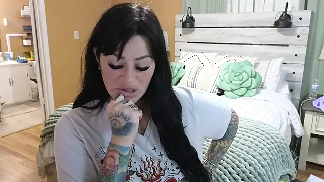 TexasTattooedHouseWife online show from October 24, 2:35 pm