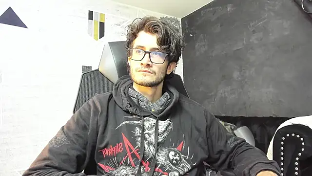 Snapshot of Loggan_donnelly chatting on September 17, 8:21 pm Loggan donnelly online show from September 17, 8:21 pm