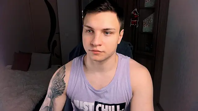 Snapshot of handsome_guy01 chatting on December 18, 1:37 am handsome guy01 online show from December 18, 1:37 am