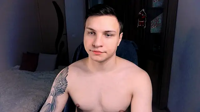 Snapshot of handsome_guy01 chatting on December 19, 3:18 am handsome guy01 online show from December 19, 3:18 am