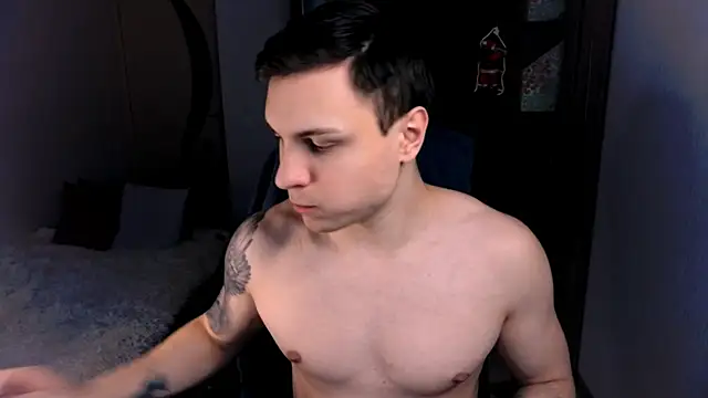 Snapshot of handsome_guy01 chatting on December 19, 7:07 am handsome guy01 online show from December 19, 7:07 am