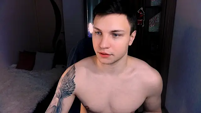 Snapshot of handsome_guy01 chatting on December 20, 1:36 am handsome guy01 online show from December 20, 1:36 am