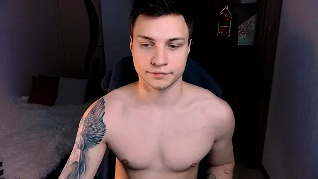 Snapshot of handsome_guy01 chatting on December 20, 4:42 am handsome guy01 online show from December 20, 4:42 am
