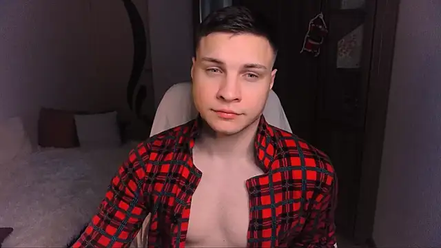 Snapshot of handsome_guy01 chatting on December 27, 12:18 am handsome guy01 online show from December 27, 12:18 am