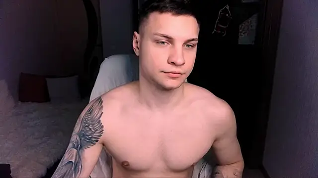 Snapshot of handsome_guy01 chatting on December 28, 12:47 am handsome guy01 online show from December 28, 12:47 am