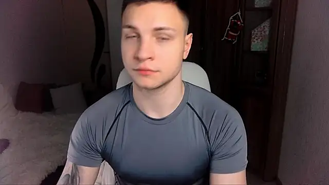Snapshot of handsome_guy01 chatting on December 28, 11:37 pm handsome guy01 online show from December 28, 11:37 pm