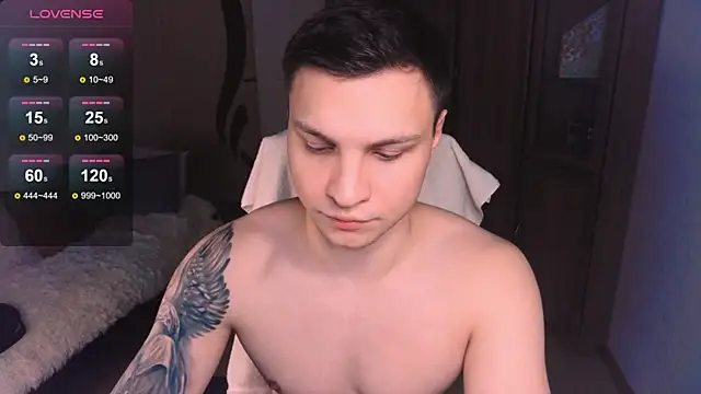 Snapshot of handsome_guy01 chatting on January 22, 9:21 pm handsome guy01 online show from January 22, 9:21 pm