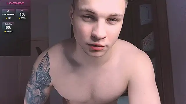 Snapshot of handsome_guy01 chatting on February 13, 12:13 am handsome guy01 online show from February 13, 12:13 am