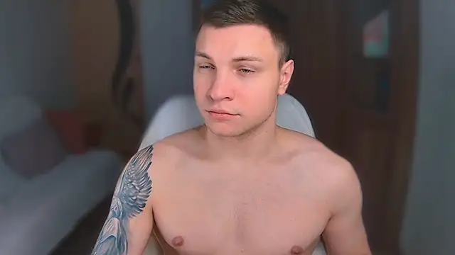 Snapshot of handsome_guy01 chatting on February 19, 1:40 am handsome guy01 online show from February 19, 1:40 am