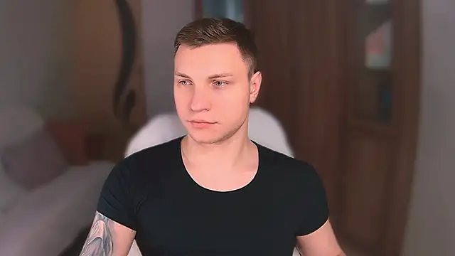 Snapshot of handsome_guy01 chatting on February 19, 4:44 am handsome guy01 online show from February 19, 4:44 am