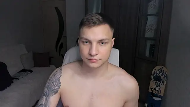 Snapshot of handsome_guy01 chatting on September 9, 5:45 pm handsome guy01 online show from September 9, 5:45 pm
