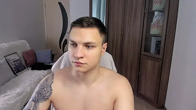 Snapshot of handsome_guy01 chatting on September 21, 12:12 am handsome guy01 online show from September 21, 12:12 am