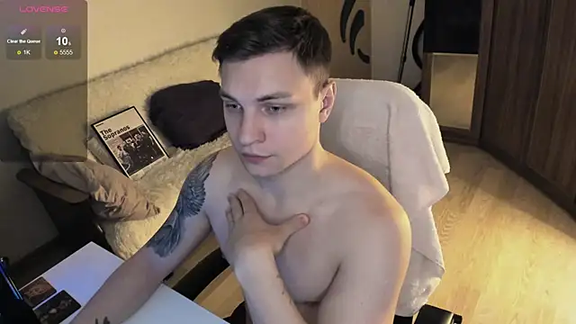 Snapshot of handsome_guy01 chatting on October 2, 4:30 am handsome guy01 online show from October 2, 4:30 am