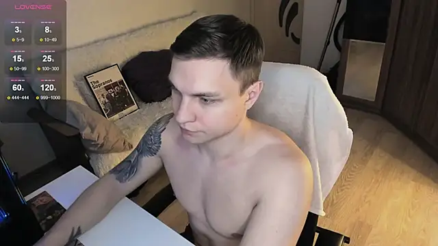 Snapshot of handsome_guy01 chatting on October 3, 9:06 am handsome guy01 online show from October 3, 9:06 am