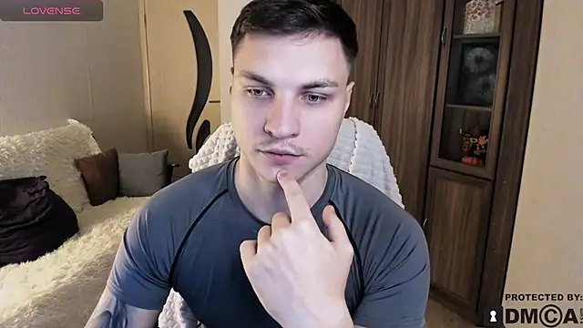 Snapshot of handsome_guy01 chatting on October 22, 4:46 am handsome guy01 online show from October 22, 4:46 am