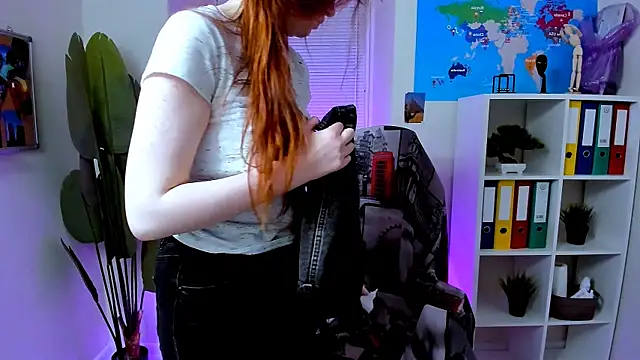 CarolGiggly online show from October 8, 9:45 pm