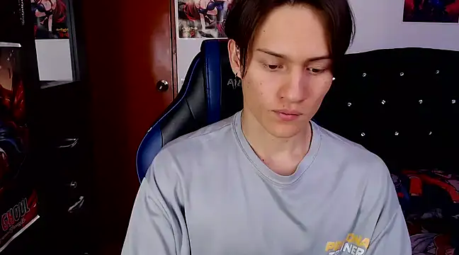 Snapshot of sr_jaeger chatting on March 12, 8:41 pm sr jaeger online show from March 12, 8:41 pm