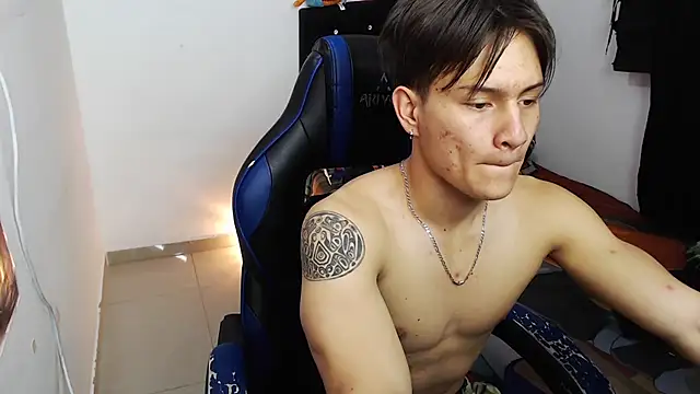 Snapshot of sr_jaeger chatting on October 2, 12:12 pm sr jaeger online show from October 2, 12:12 pm