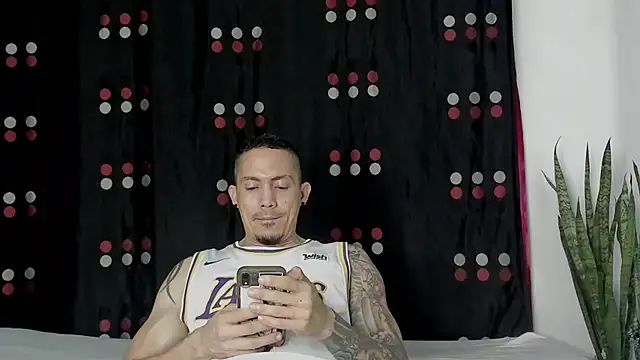 Snapshot of Alex_motta chatting on December 27, 11:10 pm Alex motta online show from December 27, 11:10 pm