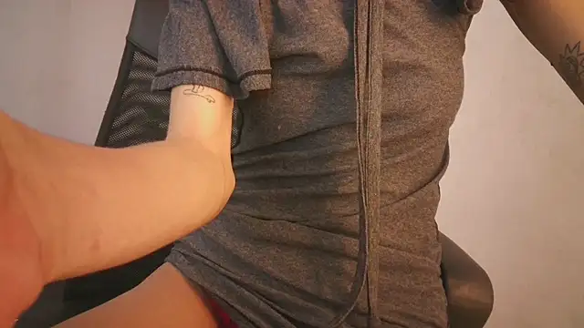 Snapshot of Aurora_ath chatting on December 15, 12:38 pm Aurora ath online show from December 15, 12:38 pm