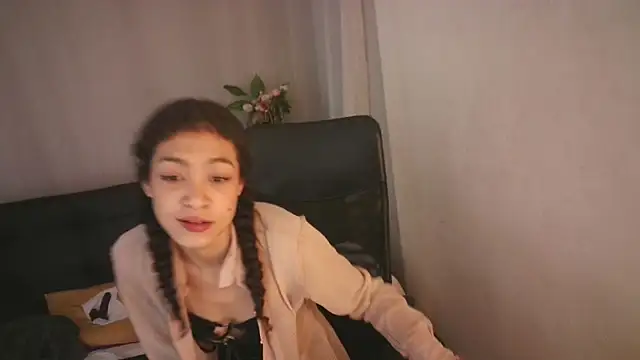 Snapshot of Aurora_ath chatting on December 17, 7:07 am Aurora ath online show from December 17, 7:07 am