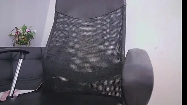 Snapshot of Aurora_ath chatting on March 5, 3:08 am Aurora ath online show from March 5, 3:08 am