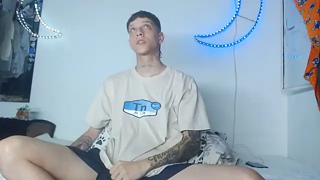 Snapshot of Adam_hard_ chatting on December 22, 8:39 pm Adam hard online show from December 22, 8:39 pm