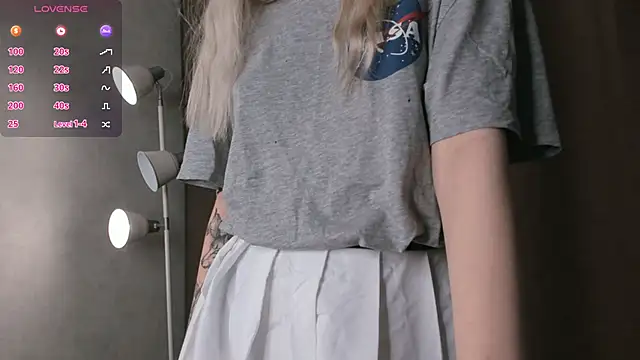 Snapshot of EngelFugler chatting on December 19, 7:40 pm EngelFugler online show from December 19, 7:40 pm