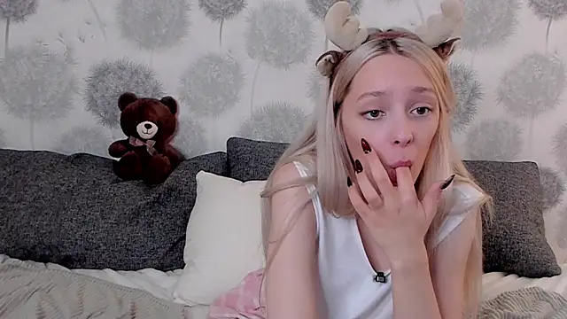 Snapshot of EngelFugler chatting on January 26, 2:30 pm EngelFugler online show from January 26, 2:30 pm