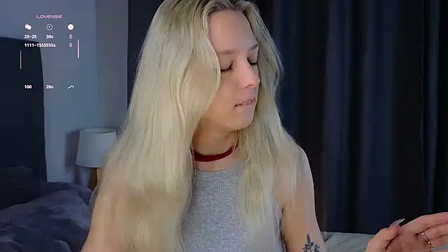 Snapshot of EngelFugler chatting on September 15, 11:10 am EngelFugler online show from September 15, 11:10 am