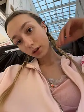 Lia  Love online show from November 20, 12:05 pm