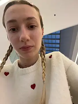 Lia  Love online show from December 16, 1:05 pm