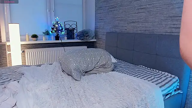 MerylHedley online show from January 12, 1:27 pm