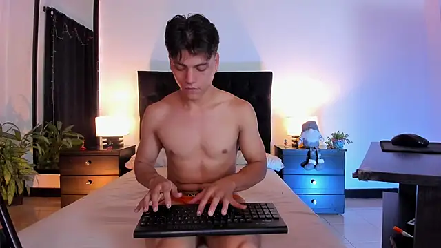 Snapshot of Valentino__X chatting on January 10, 4:30 pm Valentino X online show from January 10, 4:30 pm