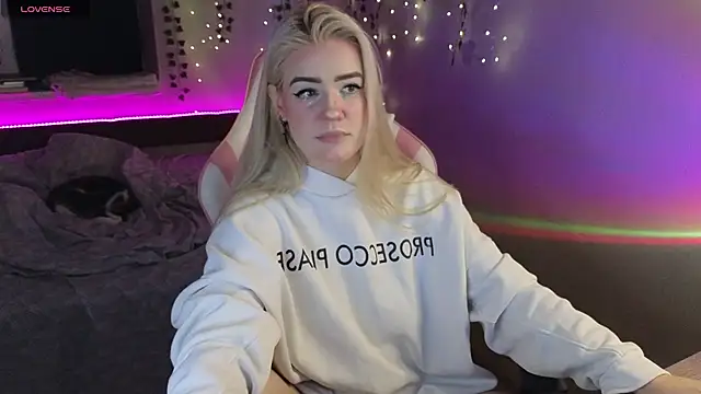 RedVelveten online show from October 9, 8:29 pm